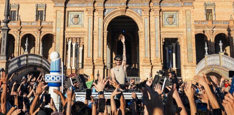 Mochakk at Plaza de España, in Sevilla, Spain for Cercle & Volcan X.A.