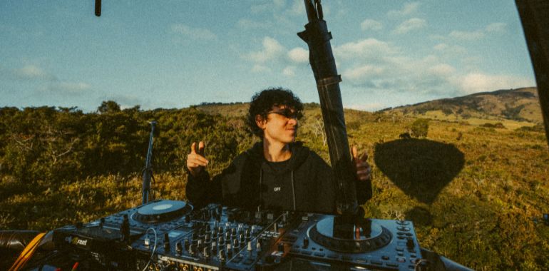 Good Times: A Fronteira Musical de Pedrinho no Projeto ILLUSIONIZE