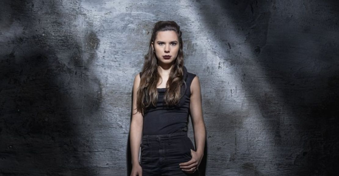 Com apenas 21 anos, Amber Broos vem conquistando a cena Techno mundial