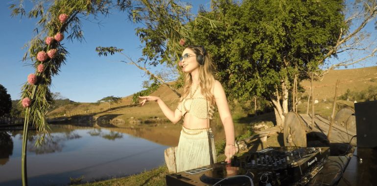 Dani Ebner:  Conexão entre música eletrônica e natureza ganha vida no set exclusivo da DJ e produtora mineira
