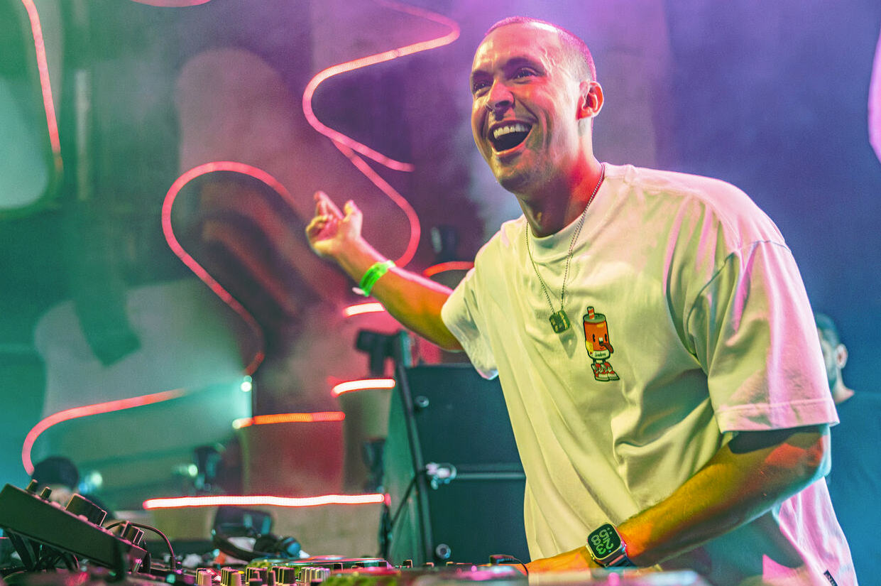 Laroc Guarujá anuncia nova abertura no feriado de 15 de novembro com Vegas e Blazy