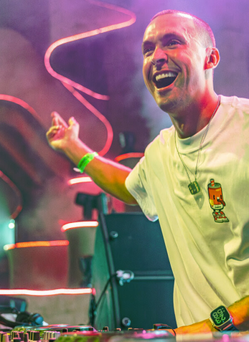 Laroc Guarujá anuncia nova abertura no feriado de 15 de novembro com Vegas e Blazy